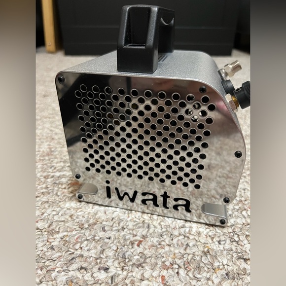 Iwata Silver Jet Airbrush Compressor - Picture 6 of 16